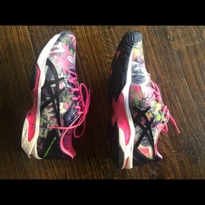 Asics Shoes - Like new women’s ASICS tennis shoes. Asics Shoes - Like new women’s ASICS tennis shoes.